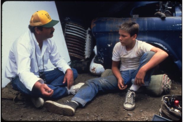 Stand by me compie 30 anni, il cast condivide le foto e celebra River Phoenix Stand by me compie 30 anni, il cast condivide le foto e celebra River Phoenix
