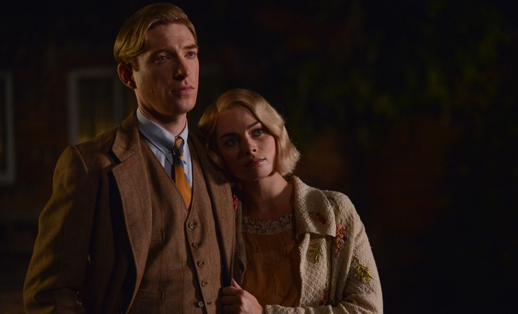 Margot Robbie e Domhnall Gleeson nelle prime foto del biopic su A. A. Milne