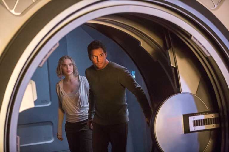 Passengers: nuove foto con Jennifer Lawrence e Chris Pratt Passengers: nuove foto con Jennifer Lawrence e Chris Pratt