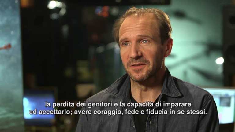 Ralph Fiennes nella video intervista per Kubo e la Spada Magica