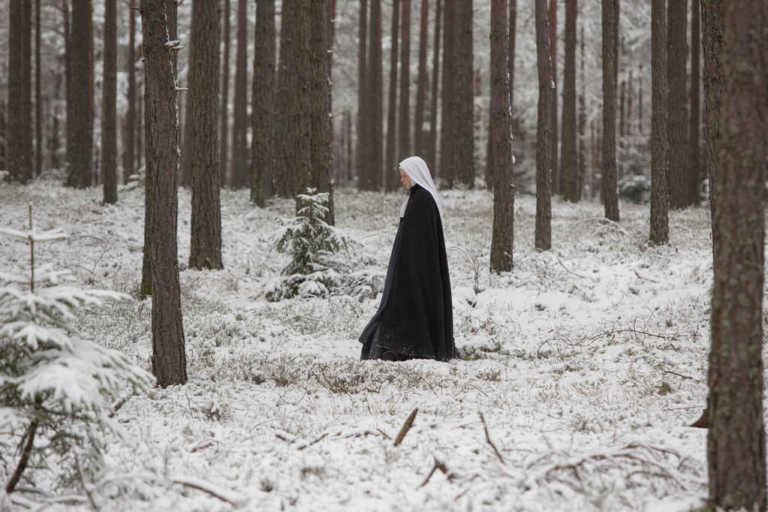 Agnus Dei recensione del film di Anne Fontaine