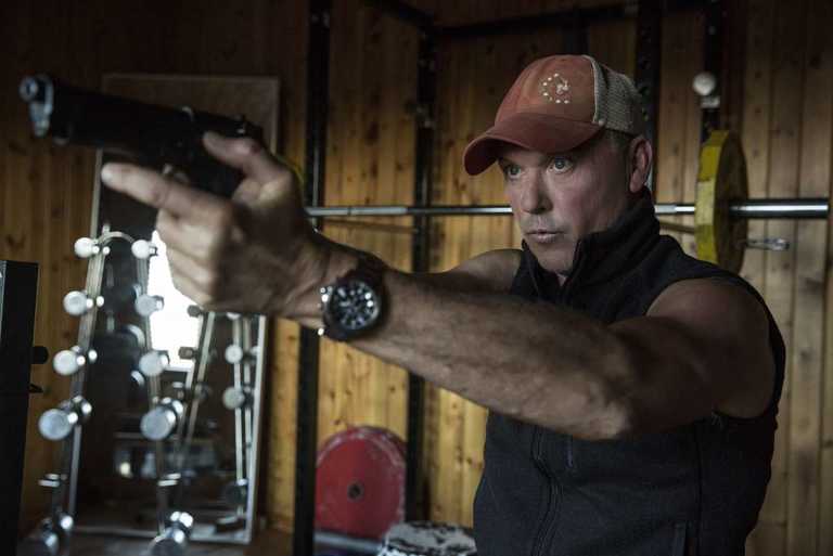 American Assassin: prime foto dal film con Michael Keaton