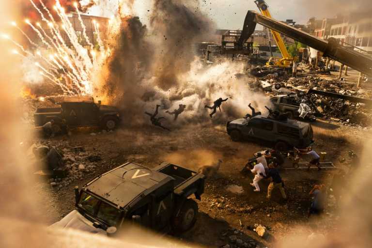 Transformers The Last Knight: esplosive foto dal backstage