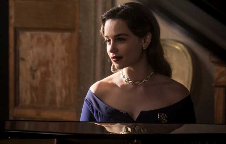Emilia Clarke nelle foto da Voice from the Stone