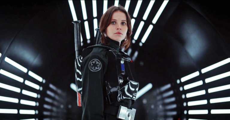 Felicity Jones in Christian Dior per la premiere di Rogue One