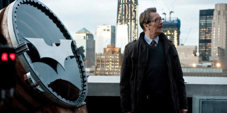 Gary Oldman su J.K. Simmons: “Non ha bisogno di consigli per interpretare Gordon”