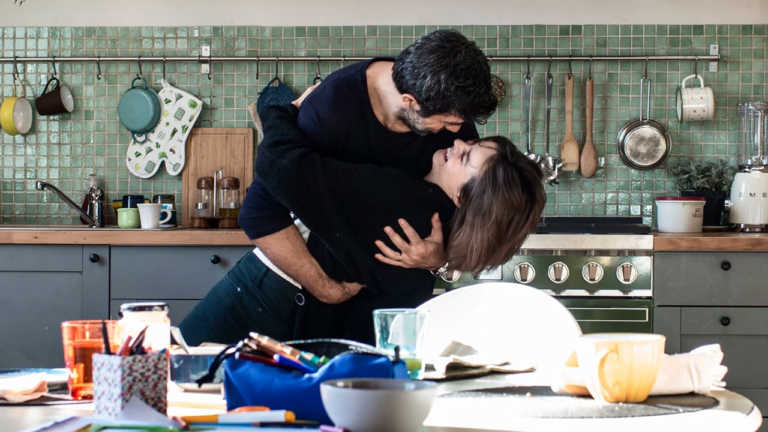 Moglie e Marito, da oggi al cinema la coppia Favino-Smutniak