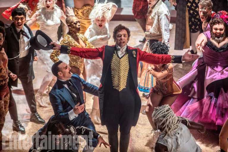 Hugh Jackman è P.T. Barnum nelle prime foto di The Greatest Showman on Earth Hugh Jackman è P.T. Barnum nelle prime foto di The Greatest Showman on Earth