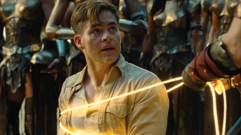 Wonder Woman: Chris Pine è una “spia” nella prima clip