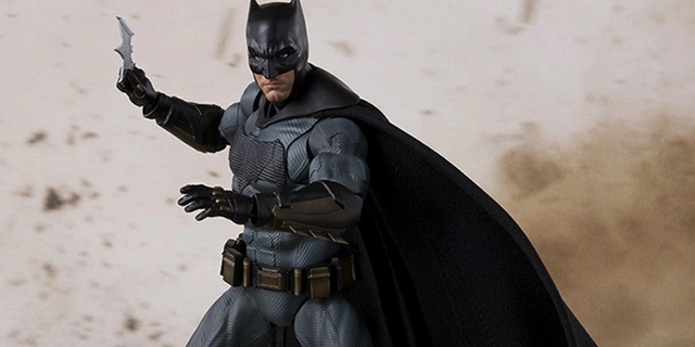 Justice League: l’action figure mostra di più del costume di Batman