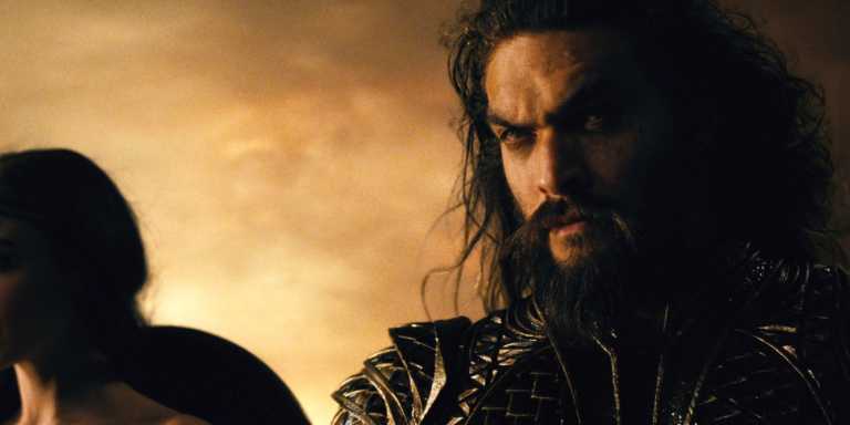Justice League: la Batmobile sul set, Jason Momoa ha completato le riprese aggiuntive Justice League: la Batmobile sul set, Jason Momoa ha completato le riprese aggiuntive