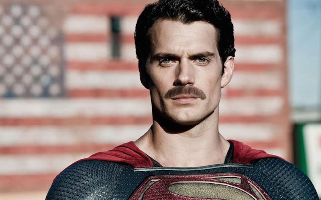 Batman vs Superman: ecco la ‘baffi edition’