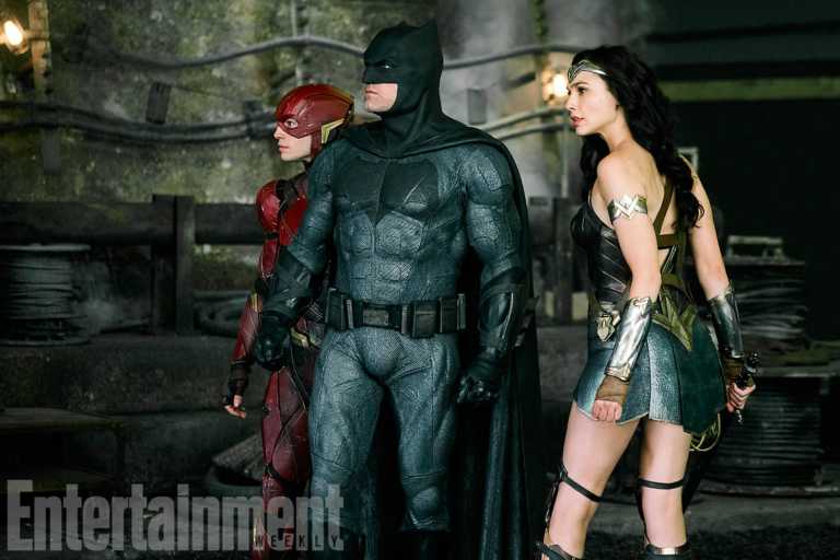 Justice League: Ezra Miller sul rapporto tra Flash, Batman e Wonder Woman