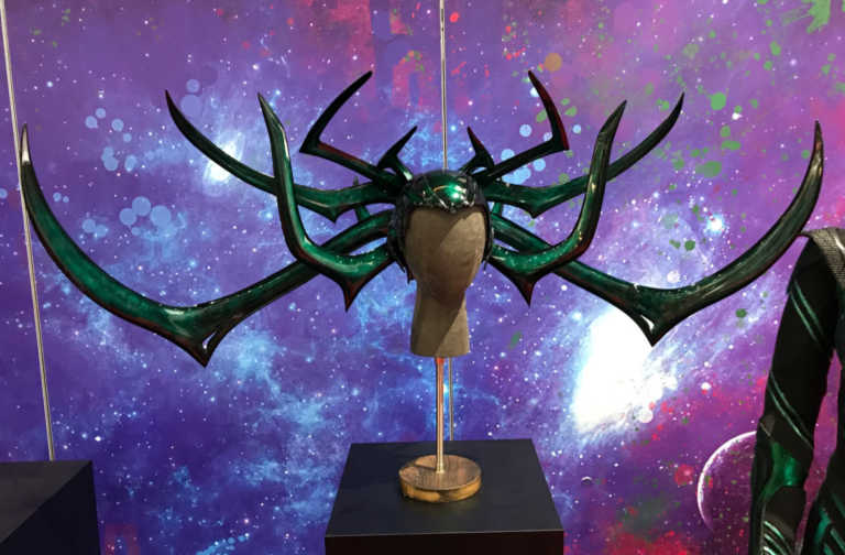 Thor Ragnarok: i costumi di Hela e di Thor nel dettaglio – foto Thor Ragnarok: i costumi di Hela e di Thor nel dettaglio – foto
