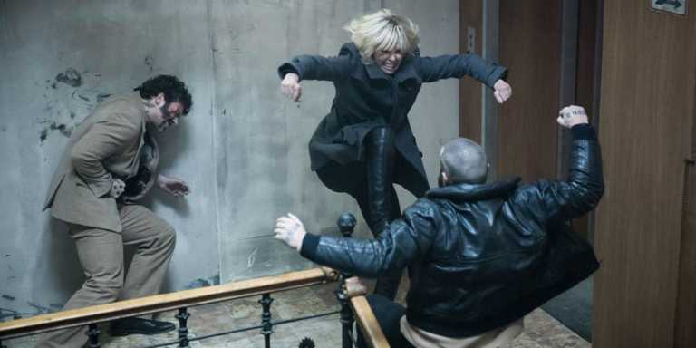 Atomica Bionda: Charlize Theron picchia duro nel video dall’allenamento