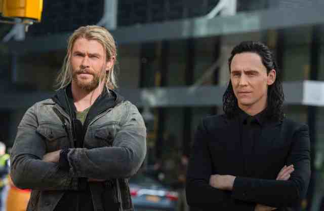 Thor Ragnarok: anche Loki nelle nuove foto dal film