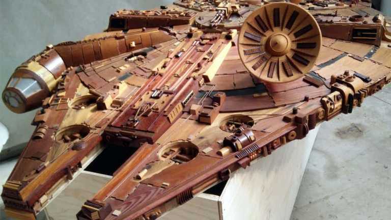 Millennium Falcon: la riproduzione completamente in legno