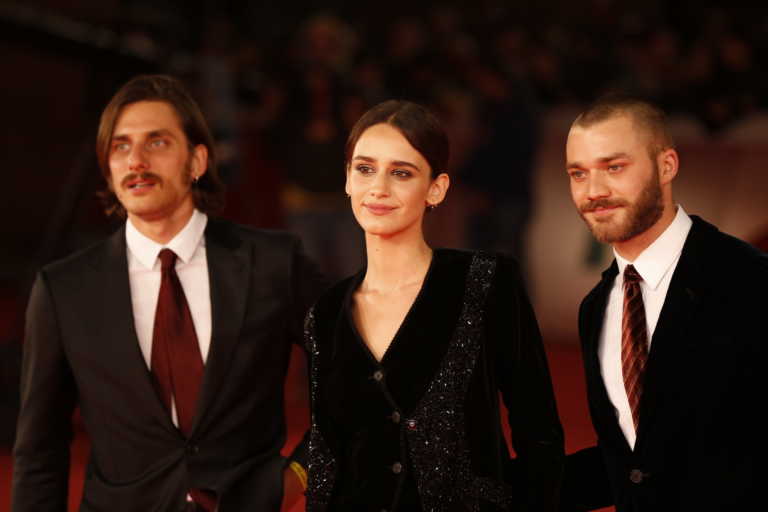 #RomaFF12: Luca Marinelli e il cast di Una Questione Privata sul red carpet