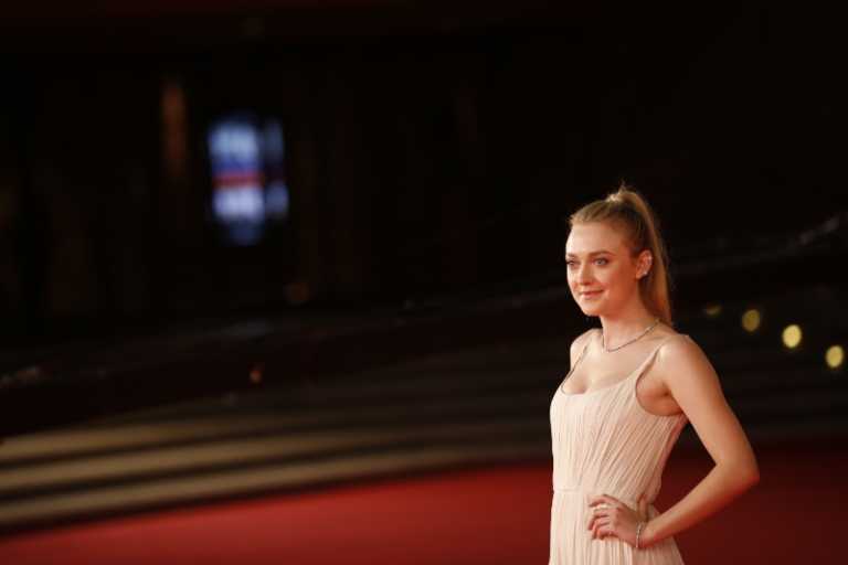 #RomaFF12: Dakota Fanning sul red carpet dell’Auditorium
