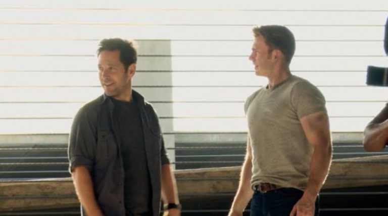Captain America: Civil War, Ant-Man dalla parte di Iron Man in una prima sceneggiatura Captain America: Civil War, Ant-Man dalla parte di Iron Man in una prima sceneggiatura