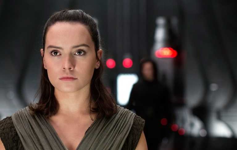 Star Wars: Gli Ultimi Jedi, i buoni motivi per vedere il film, secondo Daisy Ridley Star Wars: Gli Ultimi Jedi, i buoni motivi per vedere il film, secondo Daisy Ridley