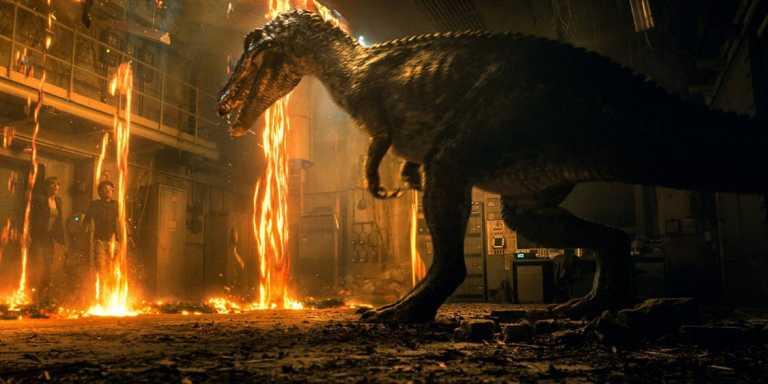 Jurassic World: Il Regno Distrutto, un incontro ravvicinato con un dinosauro – foto