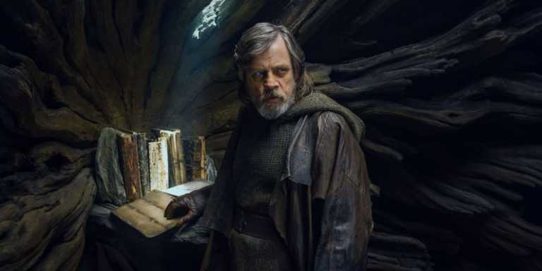 Star Wars: Gli Ultimi Jedi, Rian Johnson risponde alle critiche mostrando il Manuale Jedi Star Wars: Gli Ultimi Jedi, Rian Johnson risponde alle critiche mostrando il Manuale Jedi