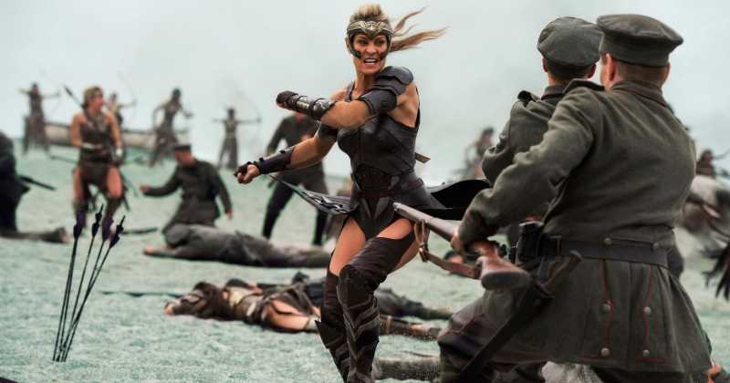 Le amazzoni sulla spiaggia di Themyscira