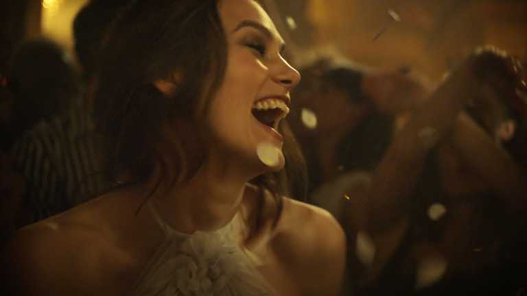 Keira Knightley festeggia dieci anni con Chanel nel nuovo spot