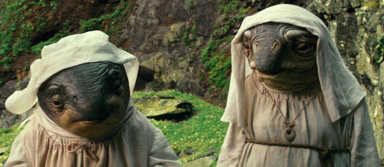 Star Wars: Gli Ultimi Jedi, le custodi fanno festa nella scena eliminata Star Wars: Gli Ultimi Jedi, le custodi fanno festa nella scena eliminata