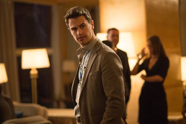 Giochi di Potere: il trailer italiano del film con Theo James