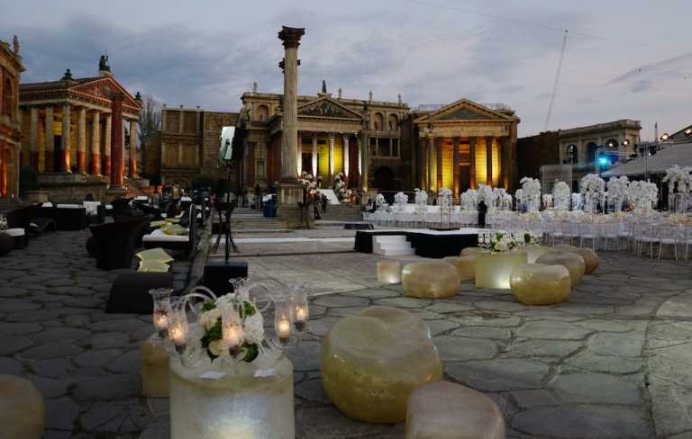 Cinecittà, a fuoco il gigantesco set di Roma Antica