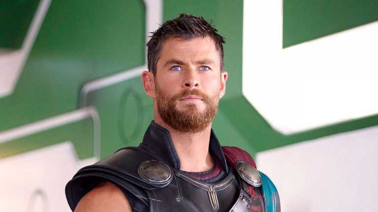 Chris Hemsworth cover boy per GQ di Gennaio