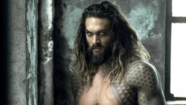 Aquaman: l’action figure e il nuovo poster confermano il costume