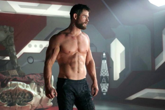 Chris Hemsworth fisico