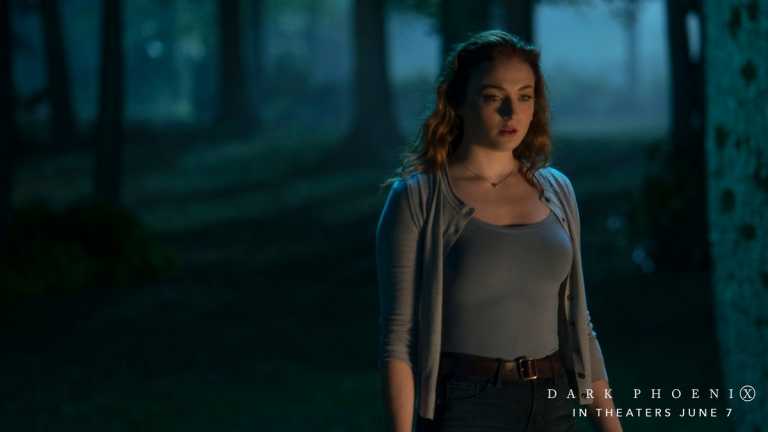 Dark Phoenix: un costume ispirato ai fumetti per Jean Grey
