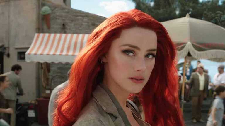 Amber Heard, la Mera di Justice League, posa per Allure