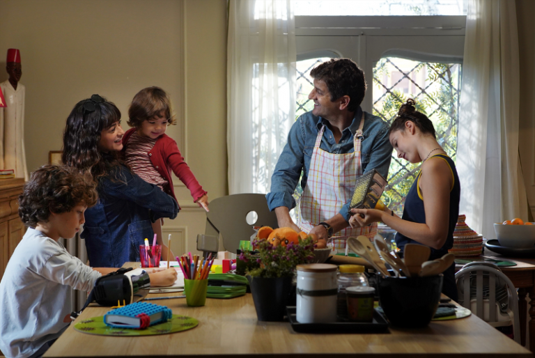 10 giorni senza mamma: recensione del film con Fabio De Luigi