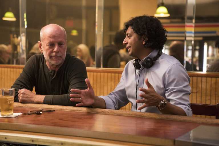 M. Night Shyamalan commenta la nuova strategia distributiva della WB