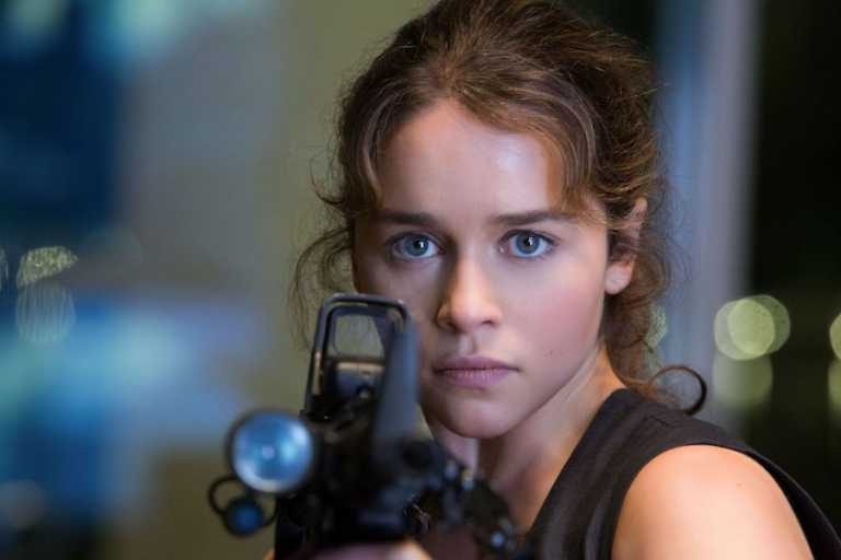 Emilia Clarke rimpiange di aver recitato in “stupidi film action”