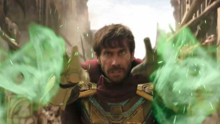 Spider-Man: Far From Home, Mysterio soccorre Peter nella nuova clip Spider-Man: Far From Home, Mysterio soccorre Peter nella nuova clip