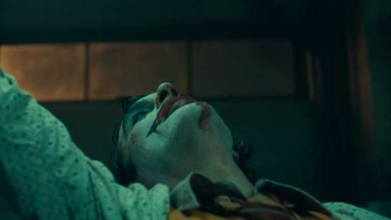 Joker: Joaquin Phoenix è Arthur Fleck nel primo teaser trailer Joker: Joaquin Phoenix è Arthur Fleck nel primo teaser trailer