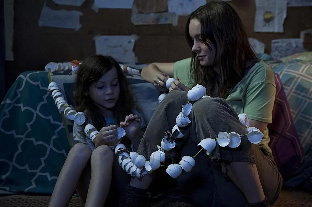 Jacob Tremblay e Brie Larson nel film Room