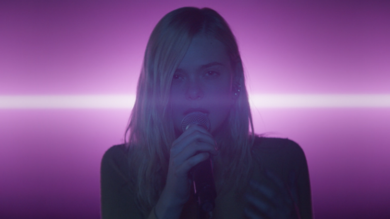 Teen Spirit – A un passo dal sogno, la recensione del film con Elle Fanning