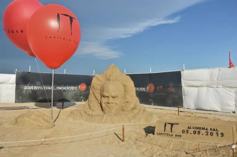 IT: Capitolo Due invade le spiagge italiane