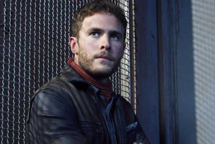 Iain De Caestecker