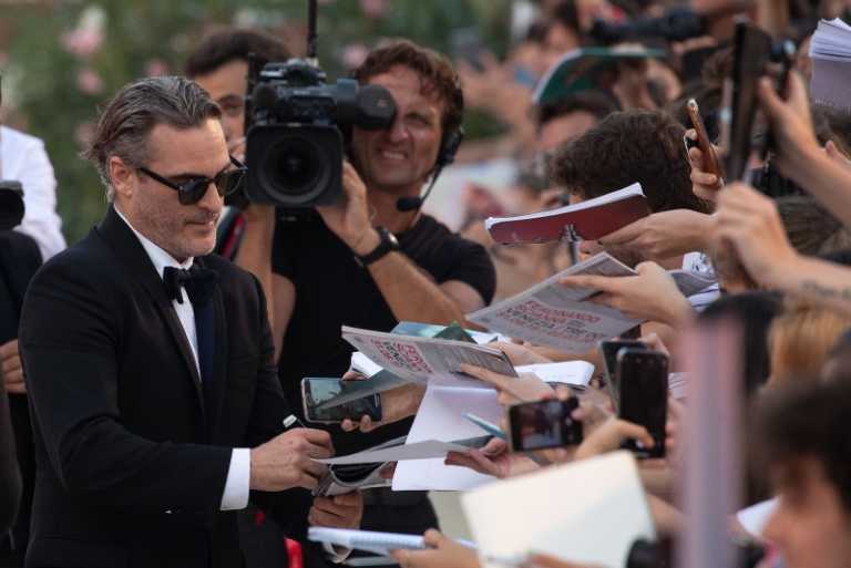 Venezia 76, red carpet: bagno di folla per Joaquin Phoenix