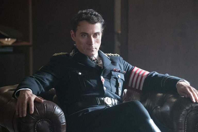 Rufus Sewell, Tony Goldwyn e Justin Theroux in Billion Dollar Spy