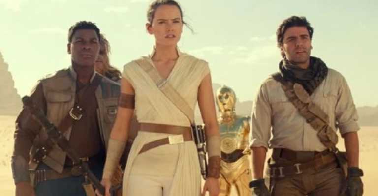 Star Wars IX: il finale con i Fantasmi di Forza di Kylo e Anakin Star Wars IX: il finale con i Fantasmi di Forza di Kylo e Anakin