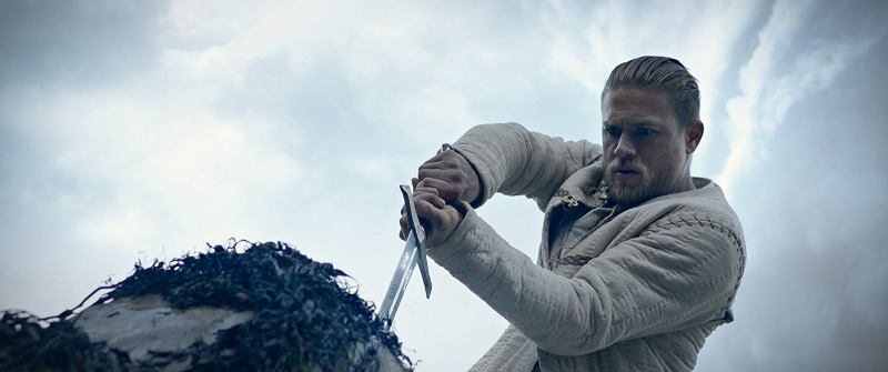 charlie-hunnam-king-arthur